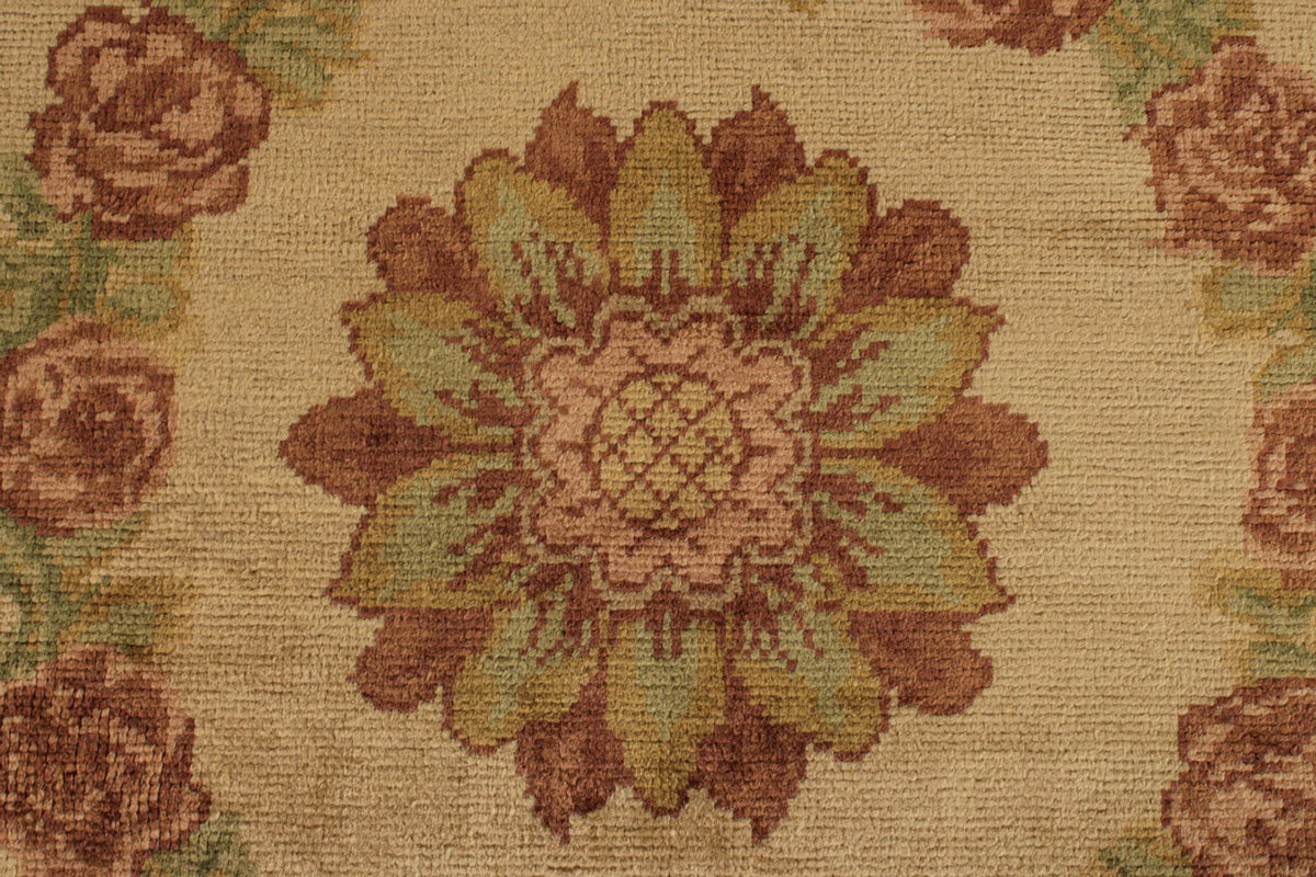 18x24 Beige and Green Traditional Rug