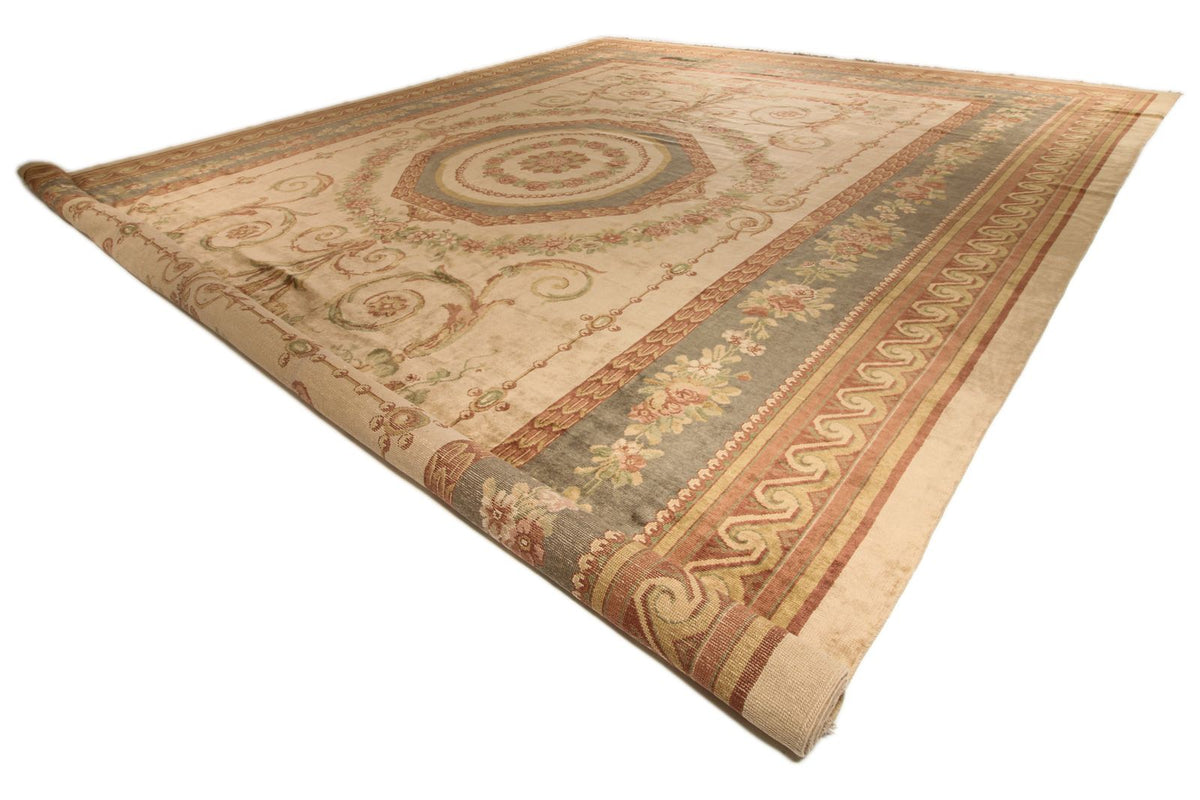 18x24 Beige and Green Traditional Rug