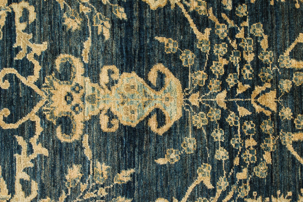 5x7 Navy Traditional Rug