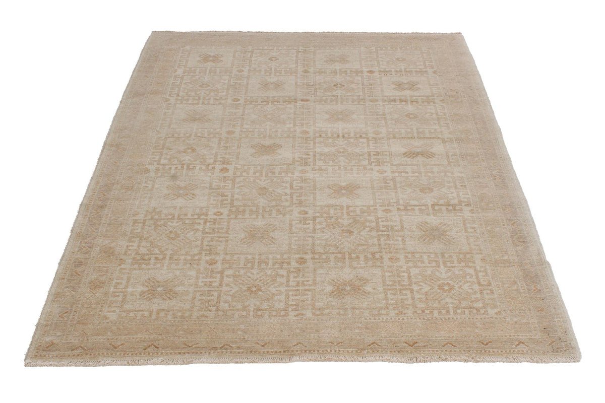 4x6 Ivory Traditional Rug