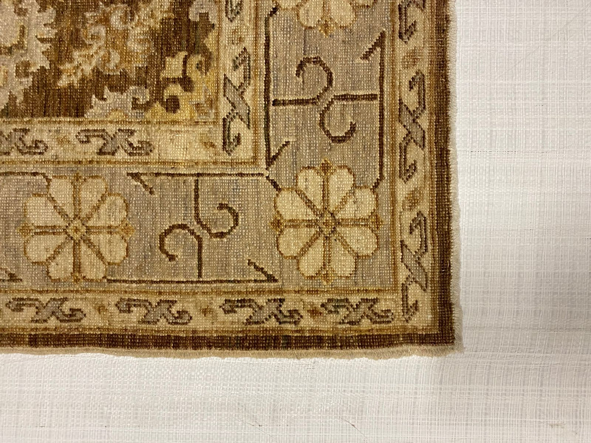 4x6 Brown and Ivory Traditional Rug