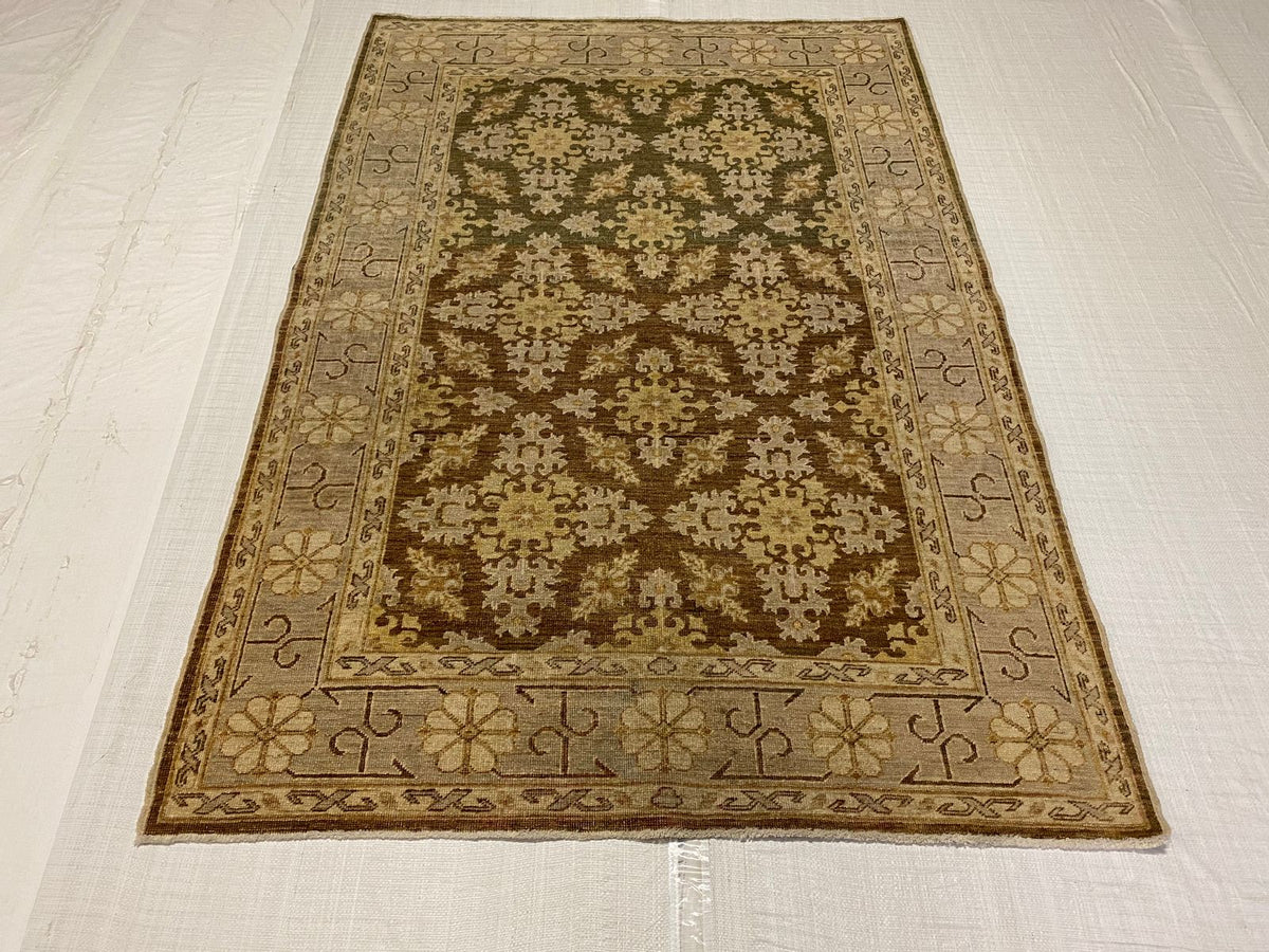 4x6 Brown and Ivory Traditional Rug