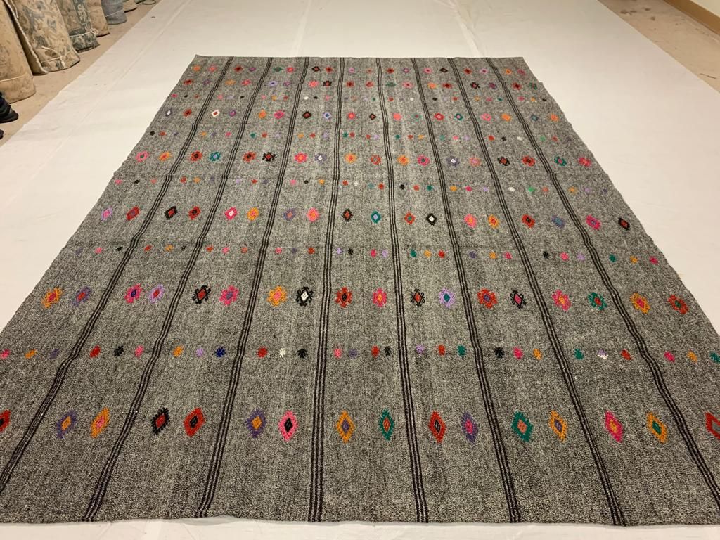 8x11 Off White and Off White Turkish Tribal Rug