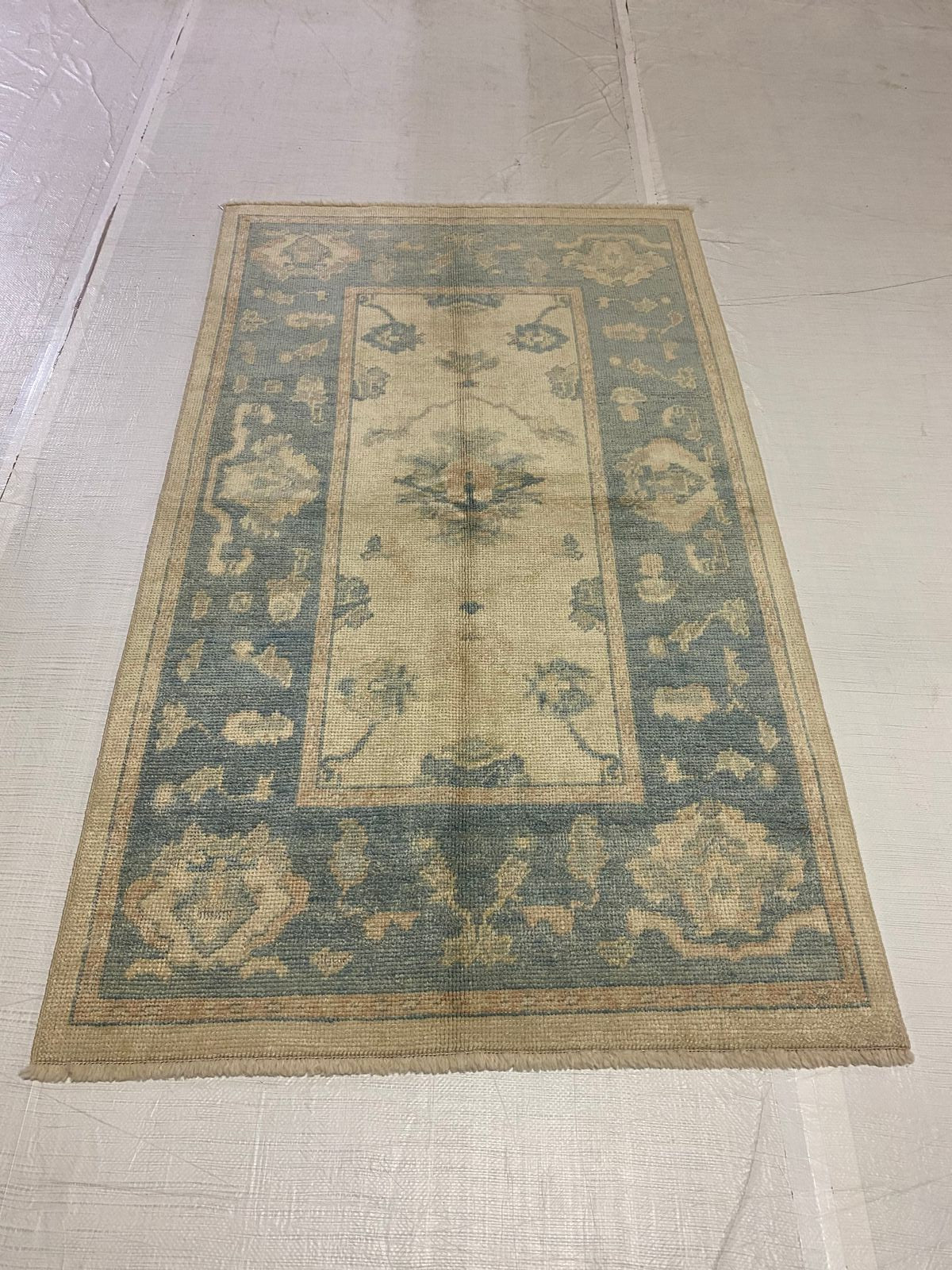 4x6 Ivory and Blue Turkish Oushak Rug