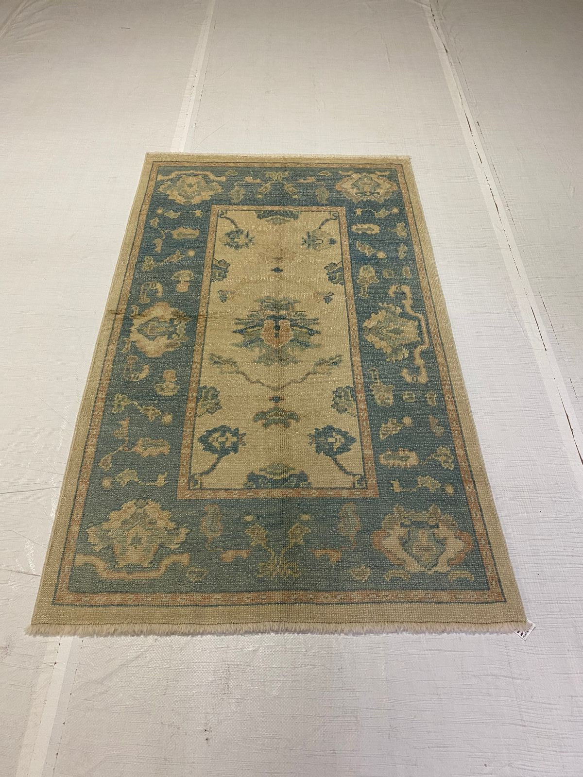 4x6 Ivory and Blue Turkish Oushak Rug
