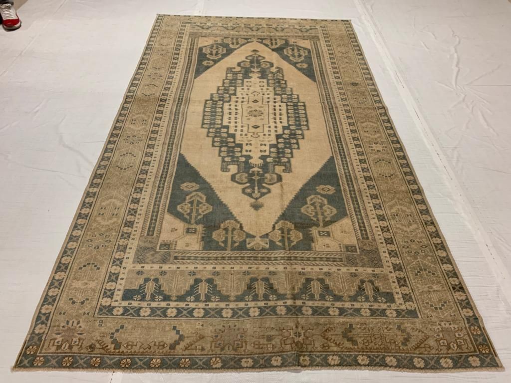 5x9 Ivory and Green Turkish Tribal Rug