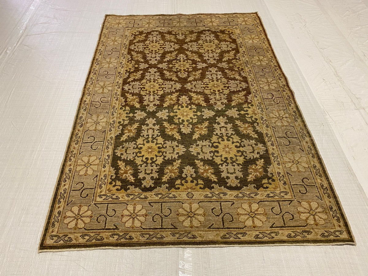 4x6 Brown and Ivory Traditional Rug