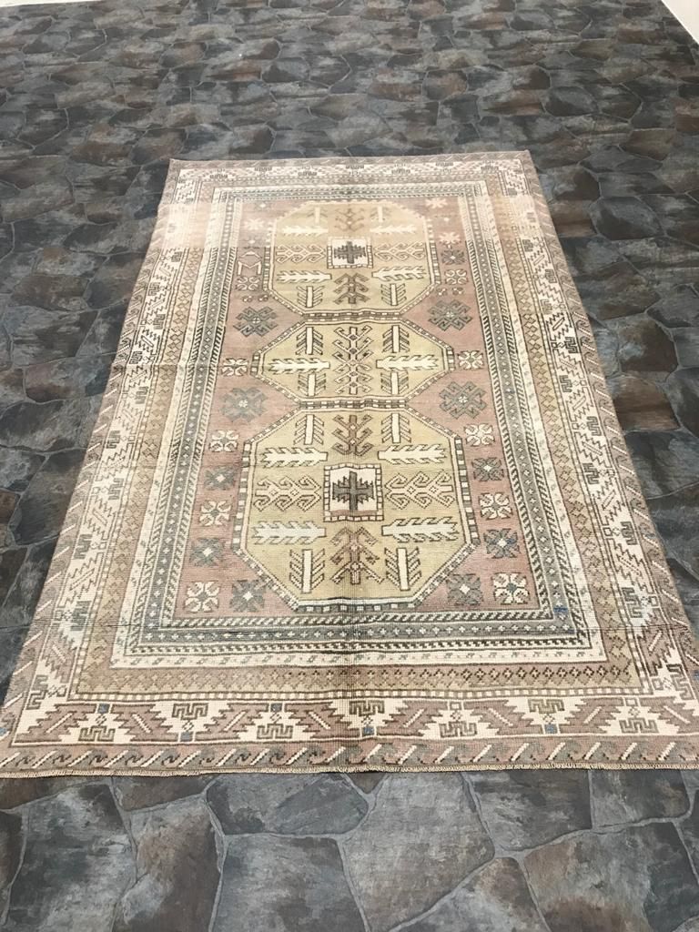 5x8 Pink and Ivory Turkish Tribal Rug