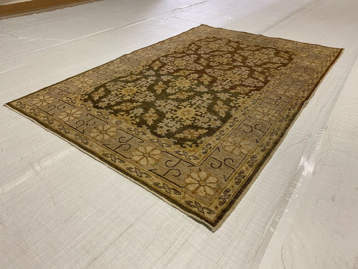 4x6 Brown and Ivory Traditional Rug