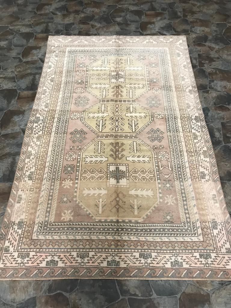 5x8 Pink and Ivory Turkish Tribal Rug