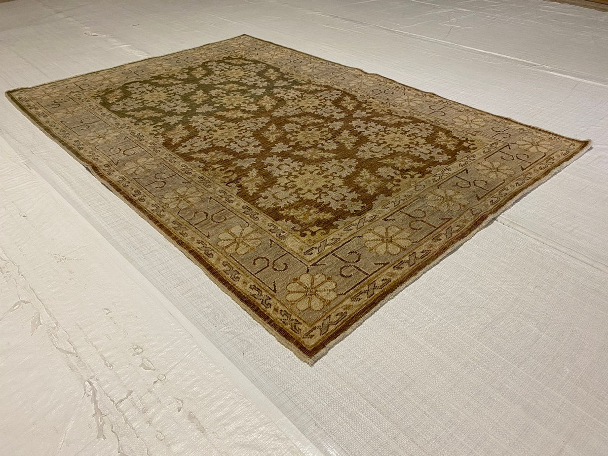 4x6 Brown and Ivory Traditional Rug