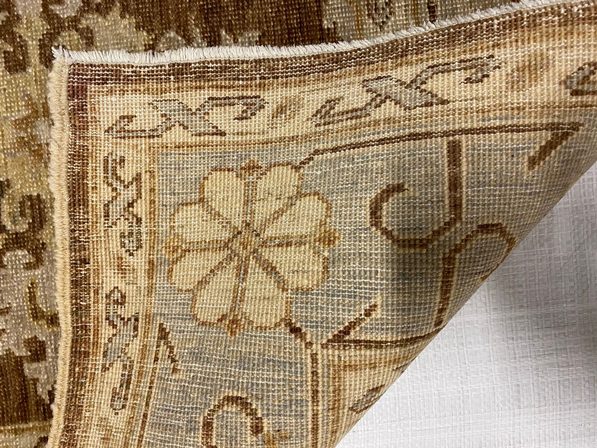 4x6 Brown and Ivory Traditional Rug