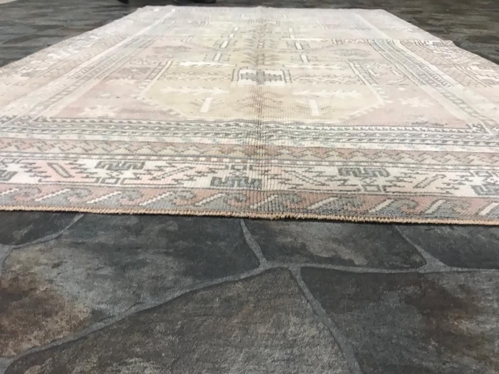 5x8 Pink and Ivory Turkish Tribal Rug