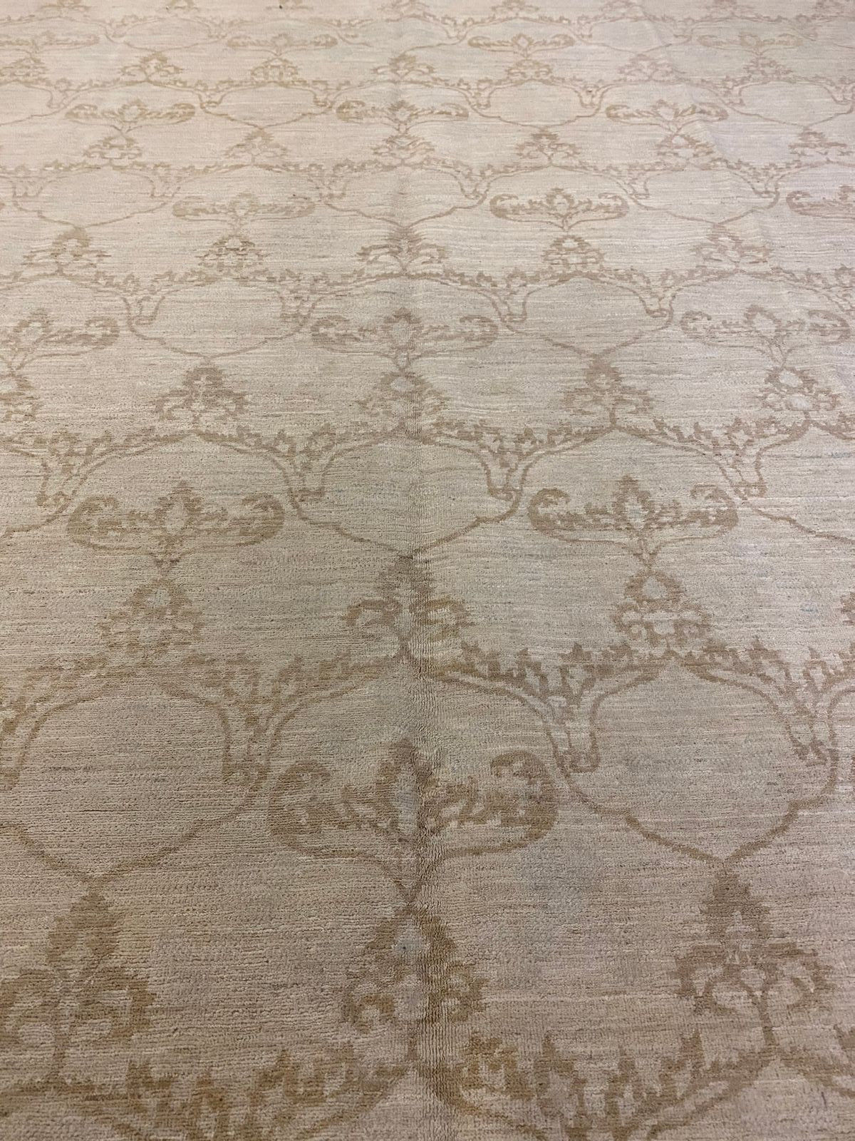 6x9 Ivory and Beige Persian Rug