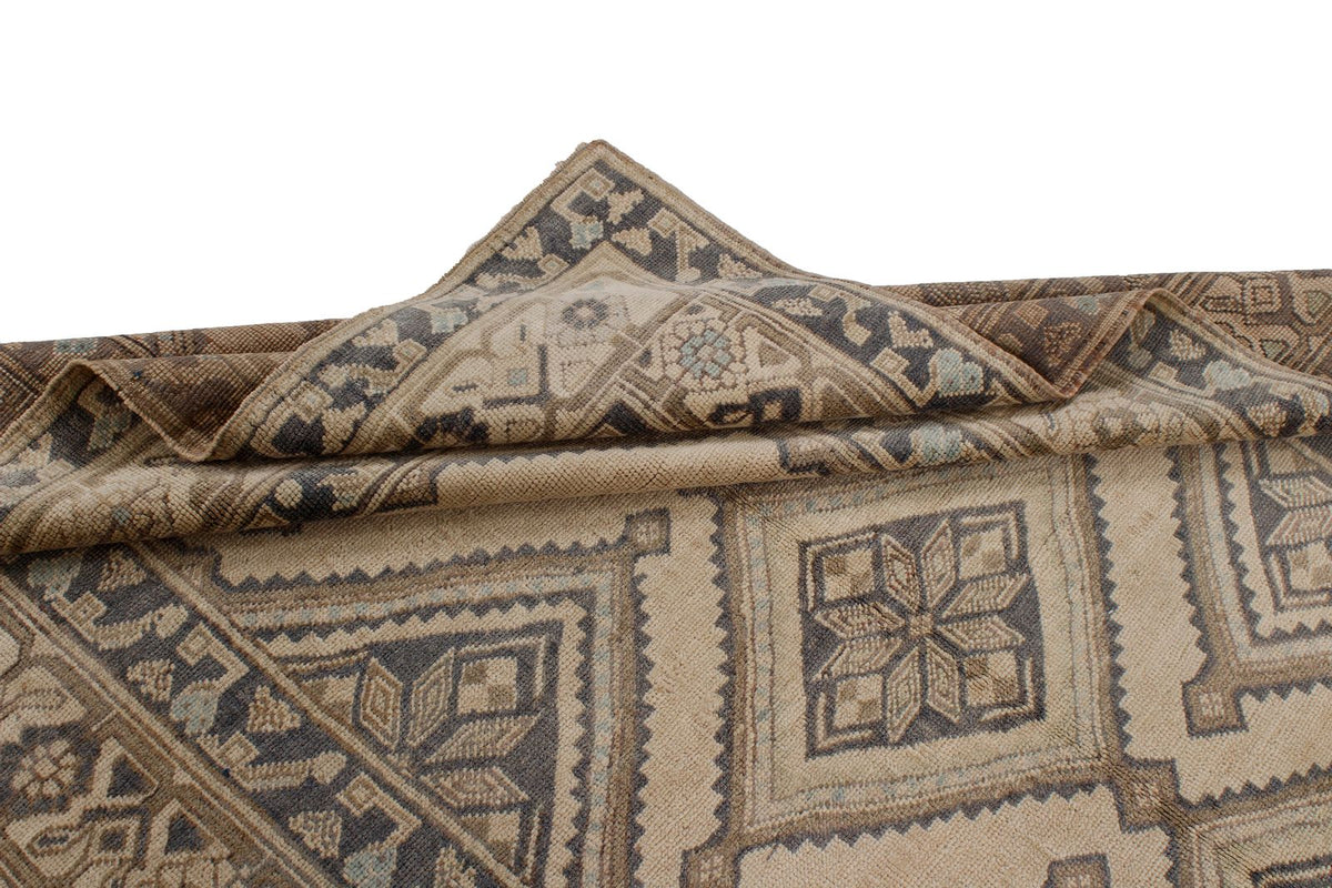 5x7 Beige and Gray Turkish Tribal Rug