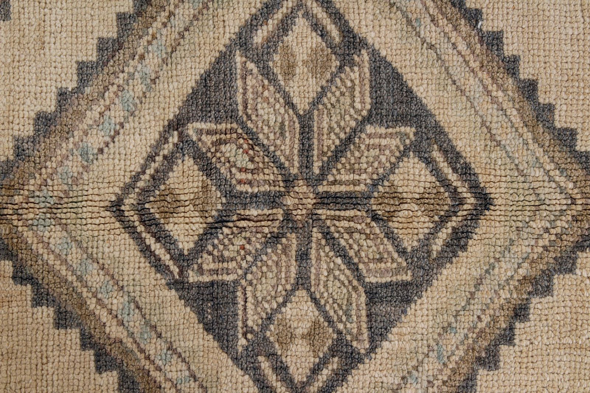 5x7 Beige and Gray Turkish Tribal Rug