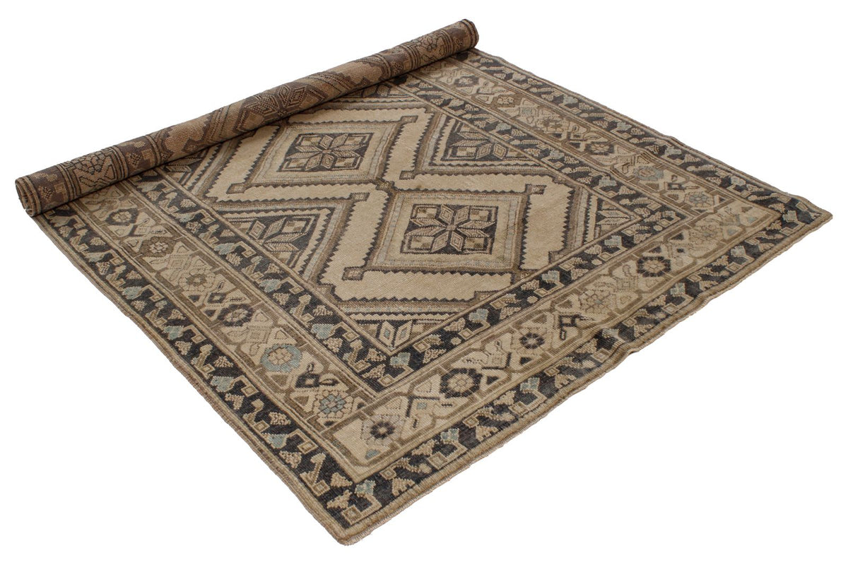 5x7 Beige and Gray Turkish Tribal Rug
