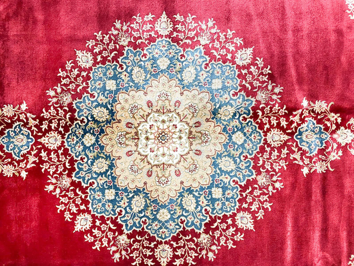 6x8 Red and Ivory Turkish Antep Rug