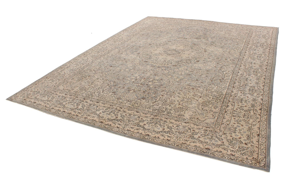 9x12 Brown and Beige Traditional Rug