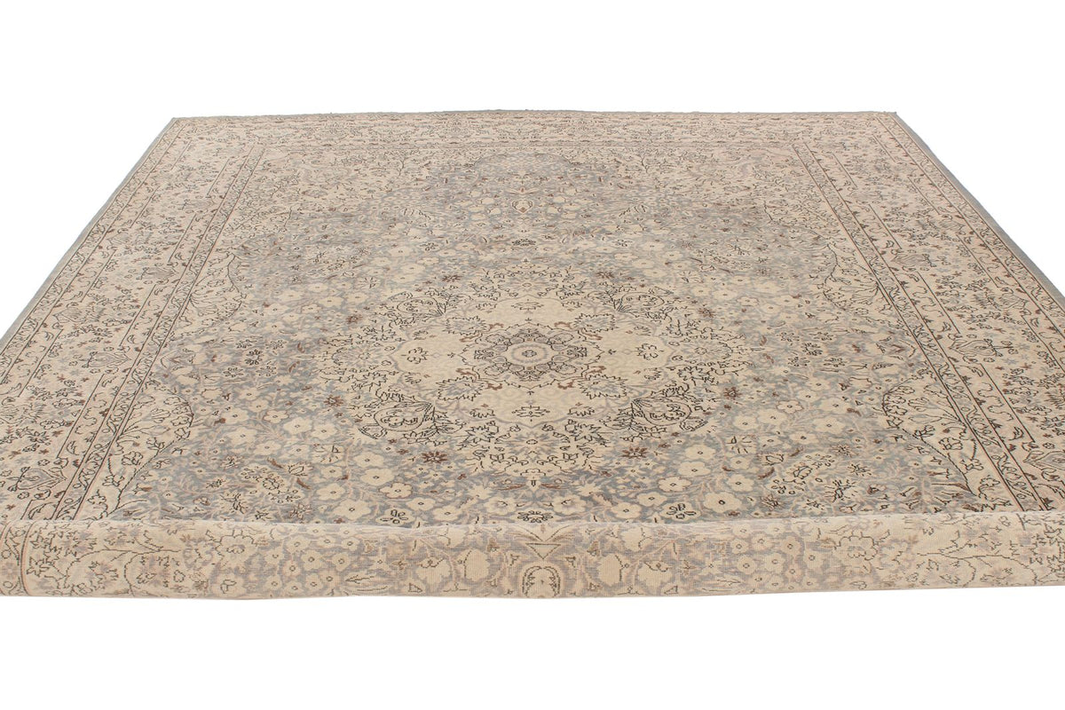 9x12 Brown and Beige Traditional Rug