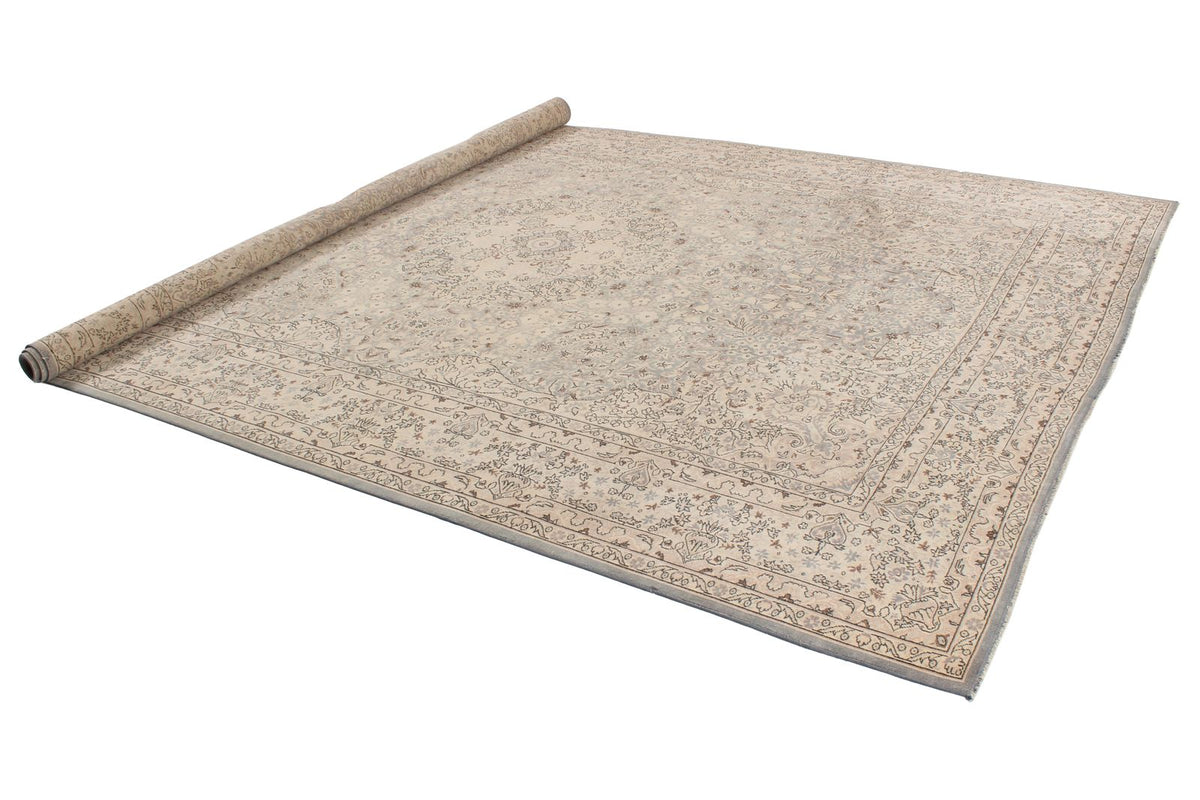 9x12 Brown and Beige Traditional Rug