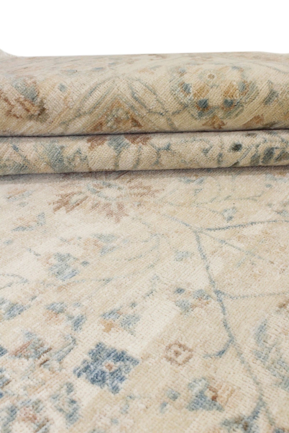5x8 Blue and Ivory Traditional Rug