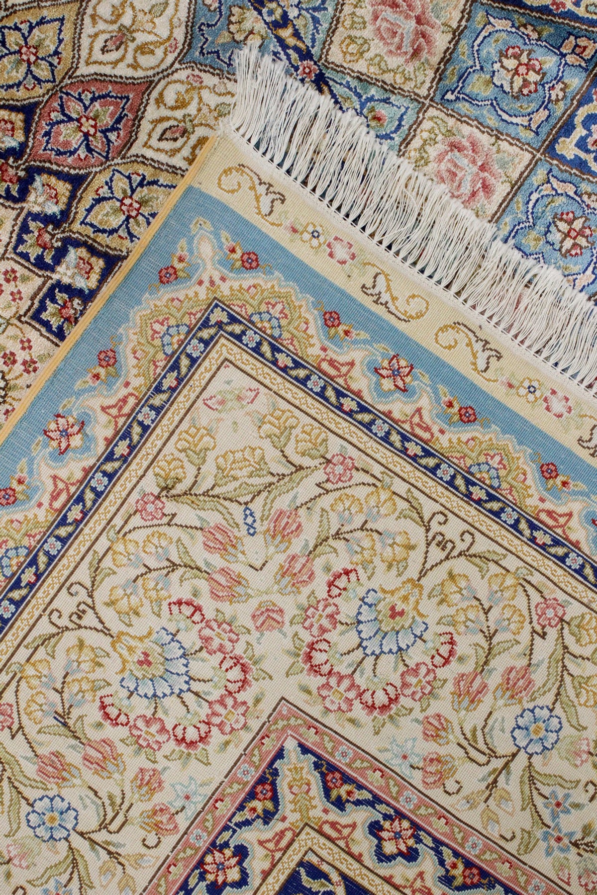 6x9 Ivory and Blue Turkish Silk Rug