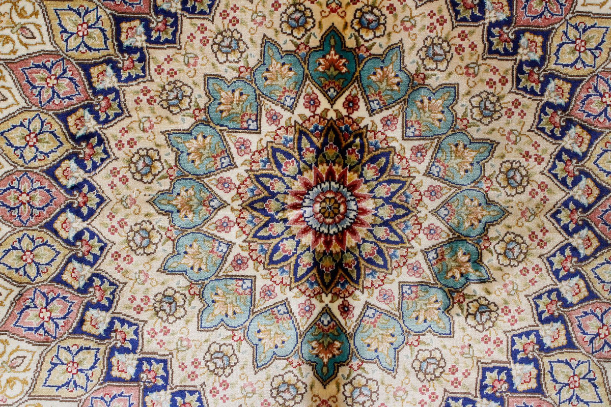 6x9 Ivory and Blue Turkish Silk Rug