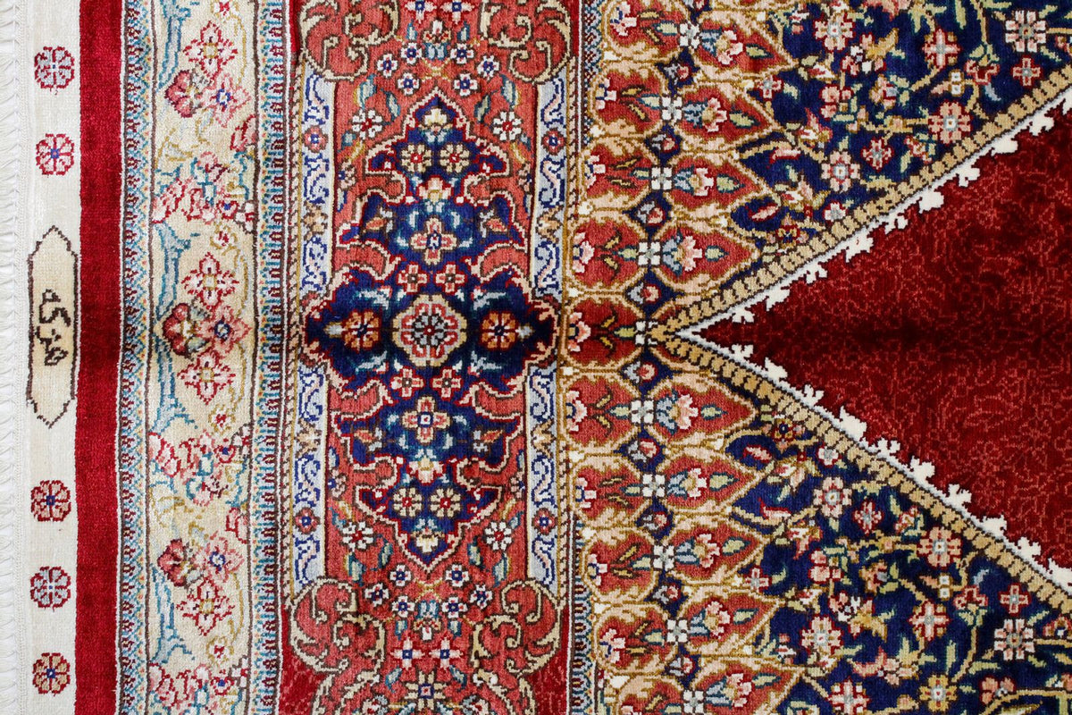 5x8 Red and Red Turkish Silk Rug