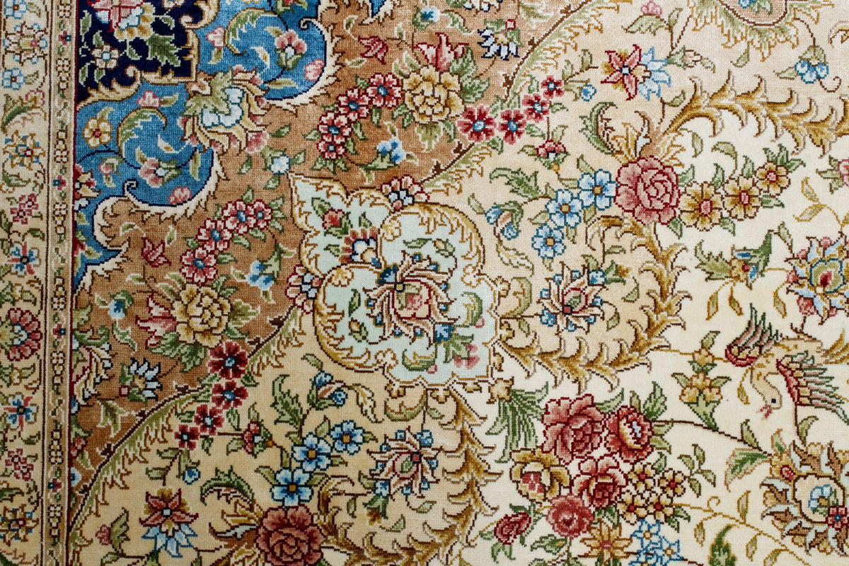6x9 Ivory and Blue Turkish Silk Rug