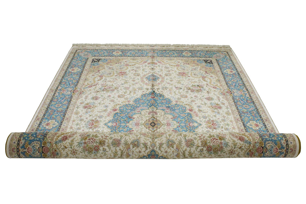 6x9 Ivory and Blue Turkish Silk Rug