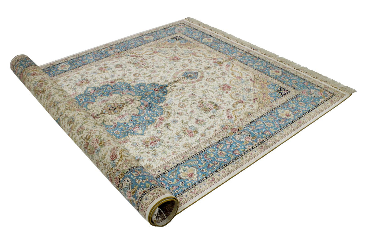 6x9 Ivory and Blue Turkish Silk Rug