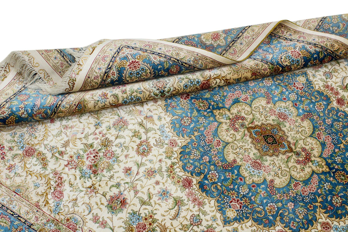 6x9 Ivory and Blue Turkish Silk Rug