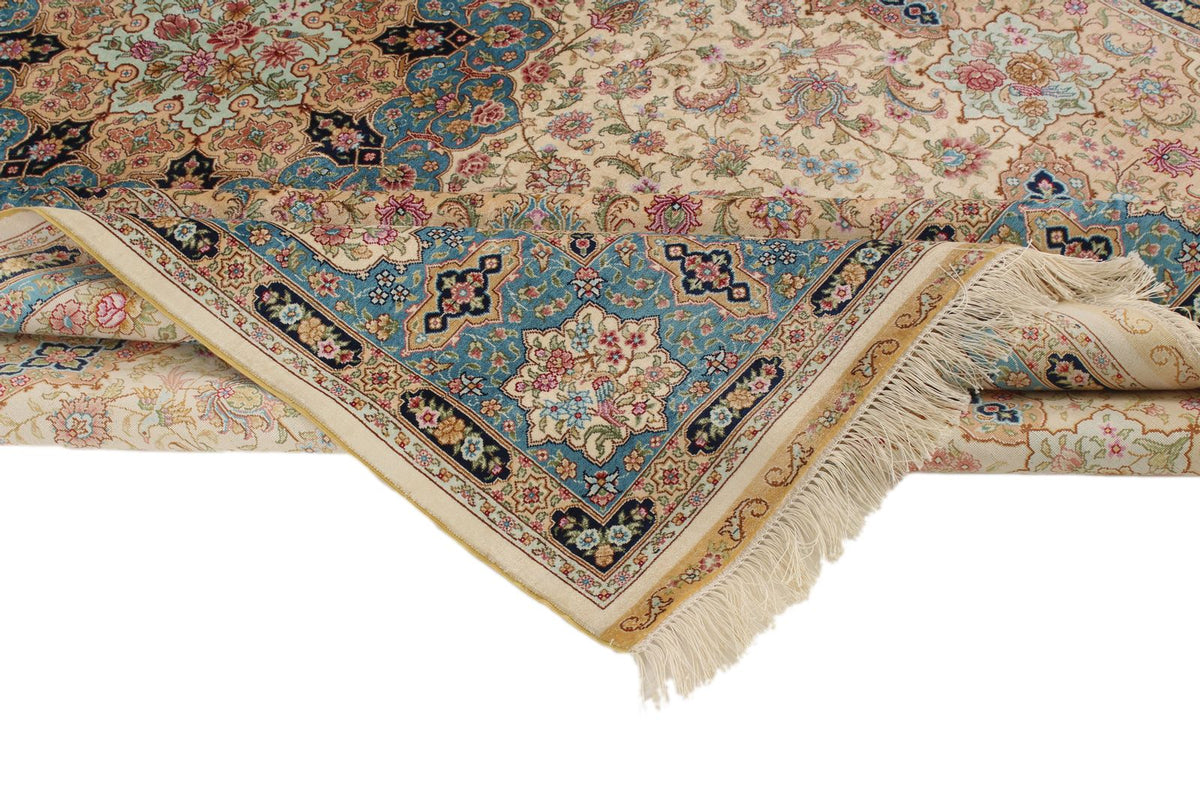 6x9 Ivory and Blue Turkish Silk Rug