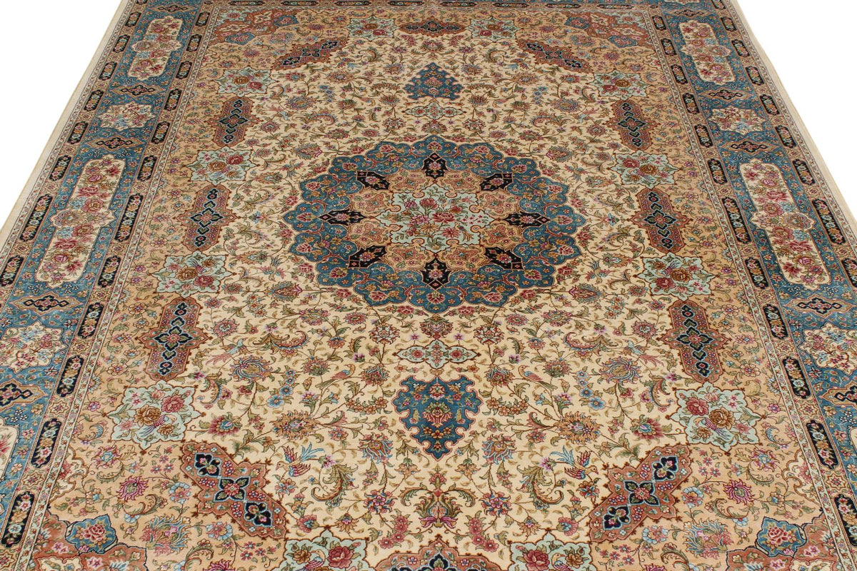6x9 Ivory and Blue Turkish Silk Rug