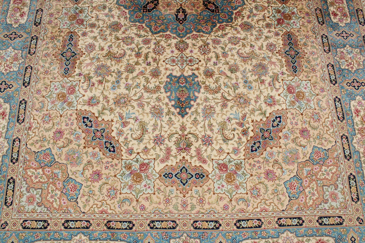 6x9 Ivory and Blue Turkish Silk Rug