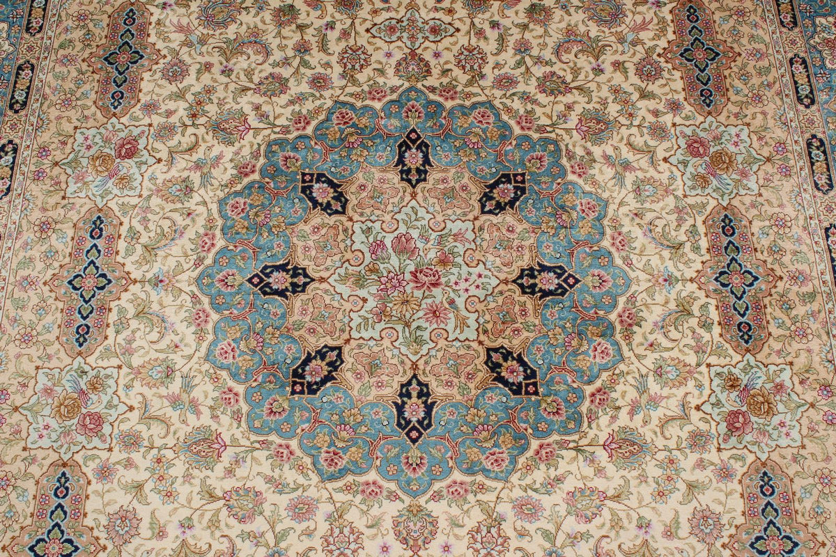 6x9 Ivory and Blue Turkish Silk Rug