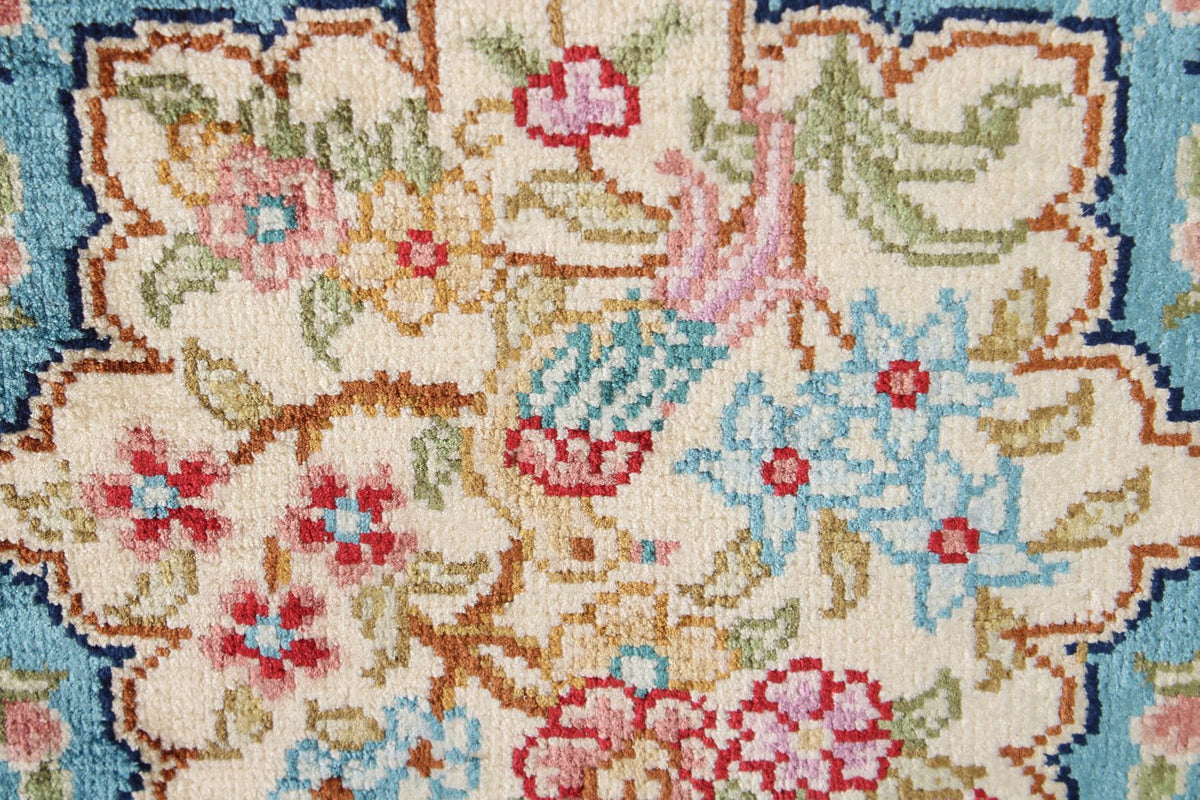 6x9 Ivory and Blue Turkish Silk Rug