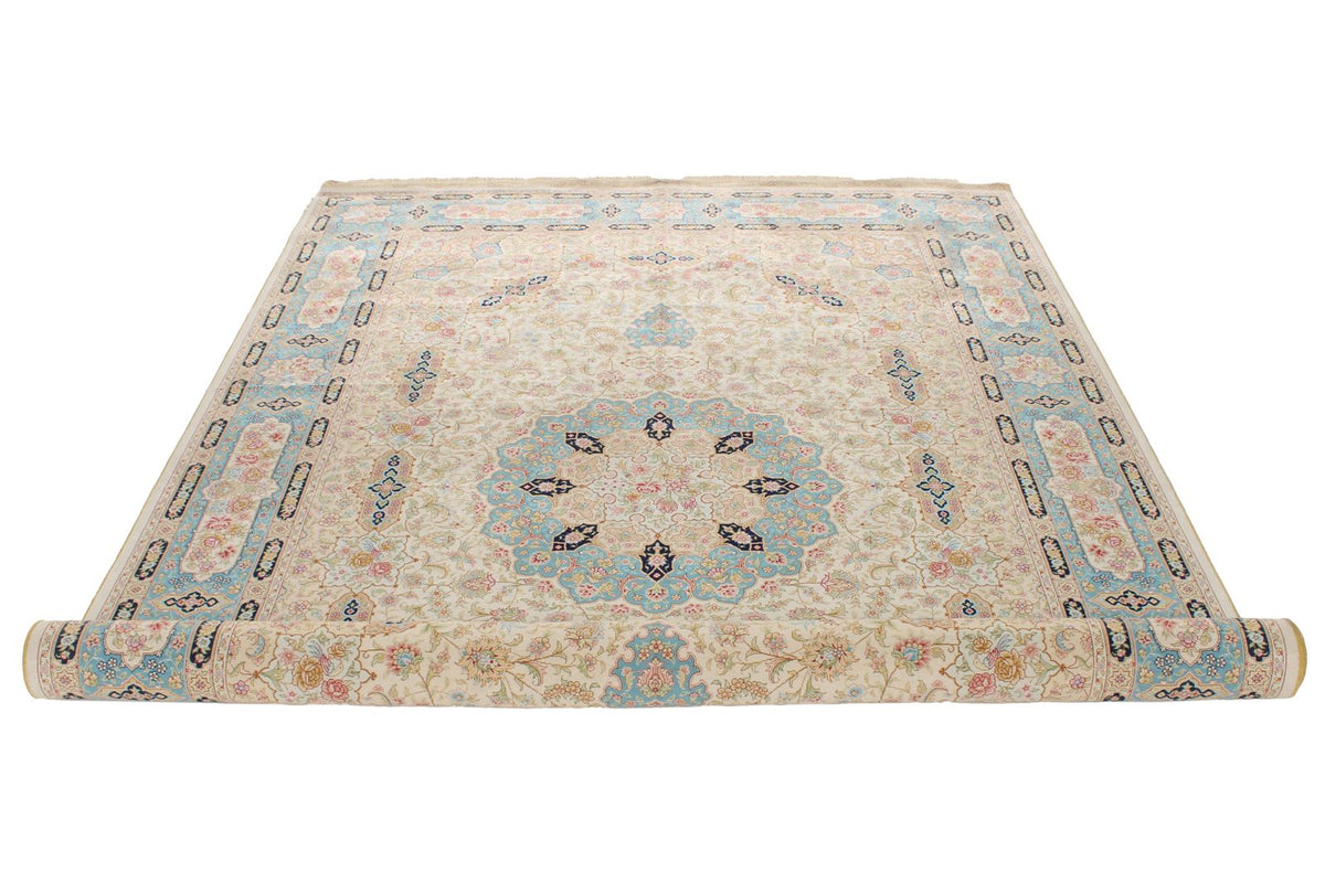6x9 Ivory and Blue Turkish Silk Rug
