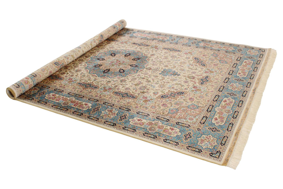 6x9 Ivory and Blue Turkish Silk Rug