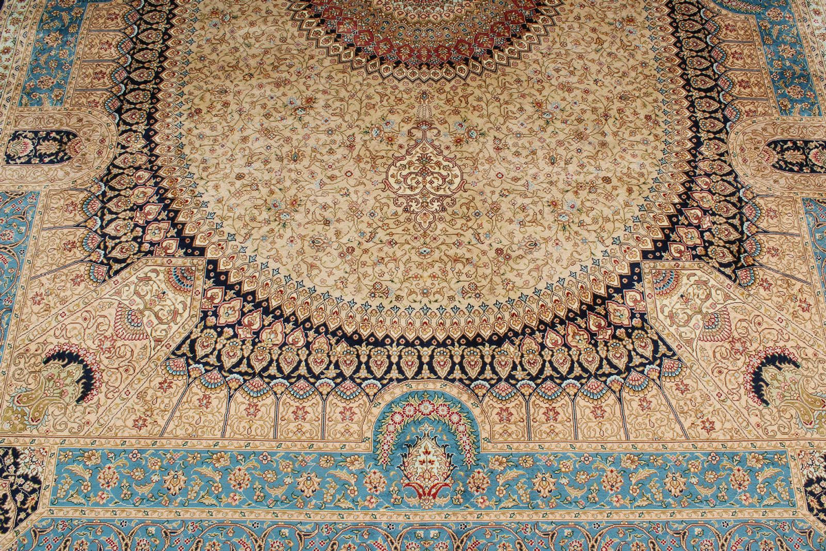 6x9 Ivory and Blue Turkish Silk Rug