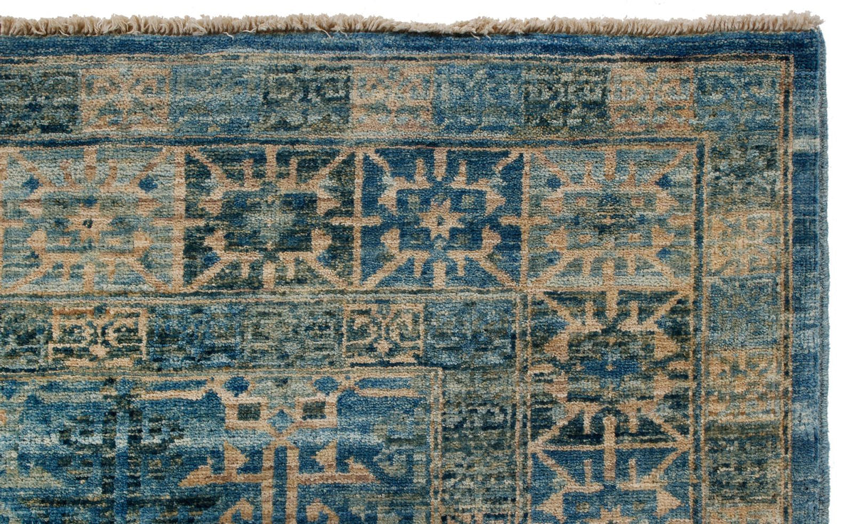 4x6 Blue and Beige Traditional Rug