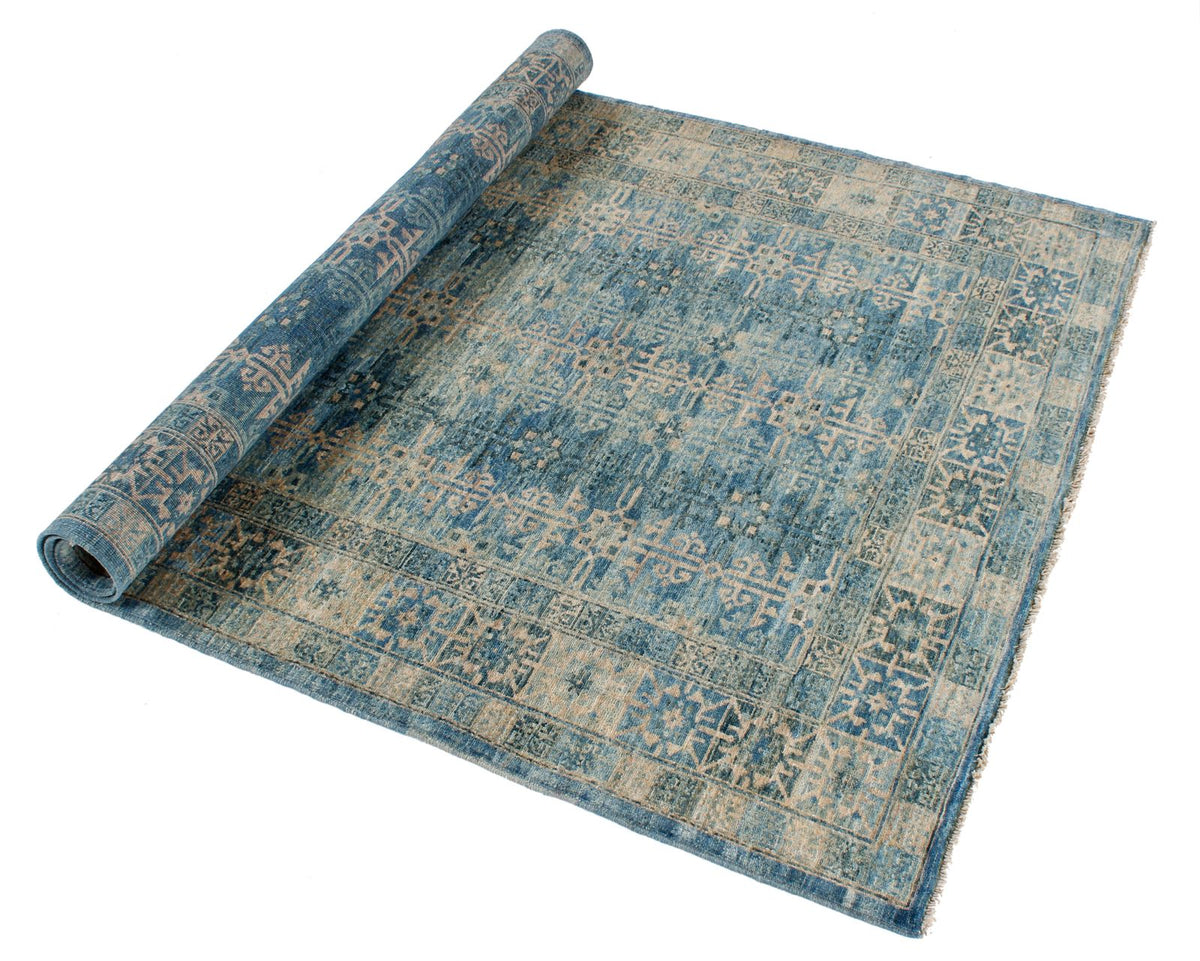 4x6 Blue and Beige Traditional Rug