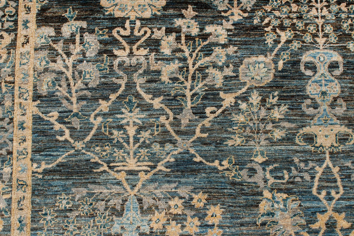 6x9 Blue and Beige Traditional Rug