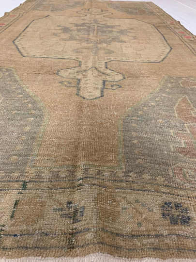 5x9 Gray and Beige Turkish Tribal Rug